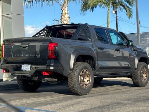 Certified 2025 Toyota Tacoma Trailhunter image 5