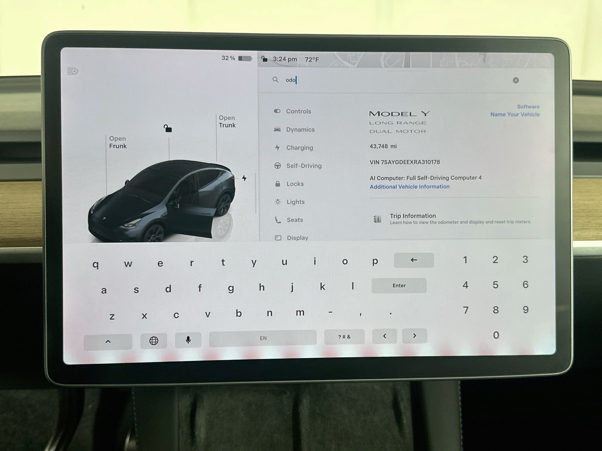 Used 2024 Tesla Model Y Long Range AWD/4WD image 17