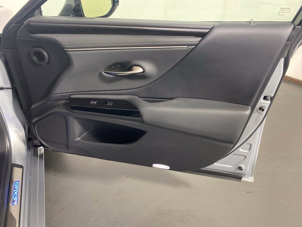 Certified 2024 Lexus ES 300h w/ Premium Package FWD image 32