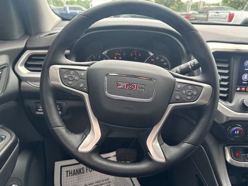 Certified 2023 GMC Acadia SLT w/ Preferred Package image 16