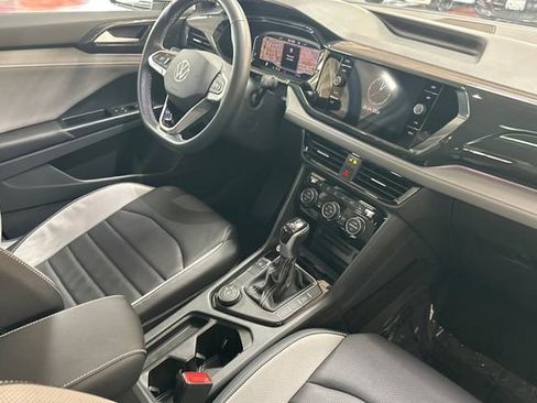 Used 2023 Volkswagen Taos SEL image 20