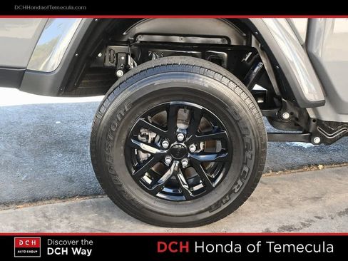 Used 2022 Jeep Gladiator Sport image 23