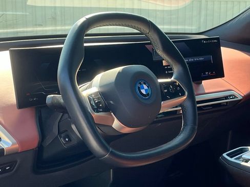 Used 2024 BMW iX xDrive50 w/ Premium Package AWD/4WD image 19