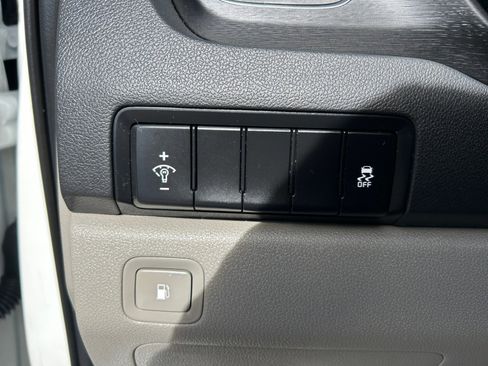 Used 2021 Kia Sedona LX image 24