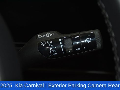 Used 2025 Kia Carnival FWD image 12