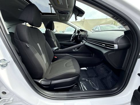 Certified 2025 Hyundai Elantra SEL FWD image 29