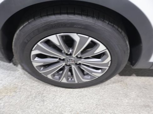 Used 2024 Buick Envision Preferred AWD/4WD image 9