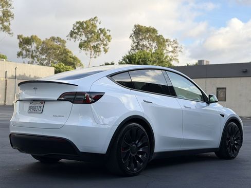 Used 2022 Tesla Model Y Performance AWD/4WD image 8