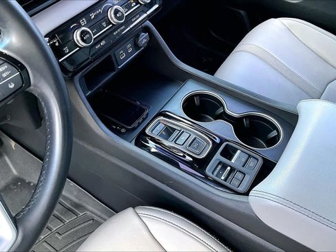 Used 2023 Honda Pilot Touring image 17