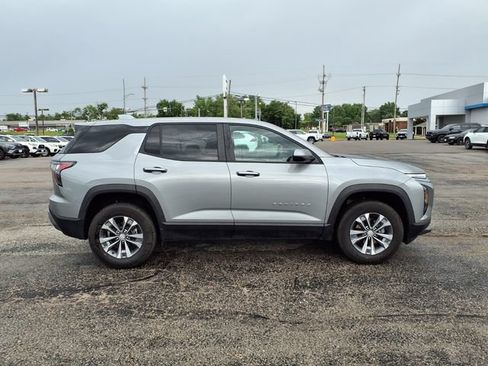 Used 2026 Chevrolet Equinox LT AWD/4WD image 12