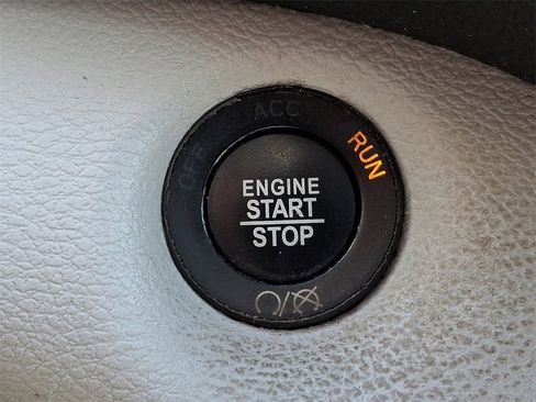 Used 2020 Jeep Cherokee Latitude Plus w/ Cold Weather Group image 22