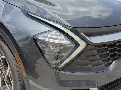 Used 2023 Kia Sportage LX image 6