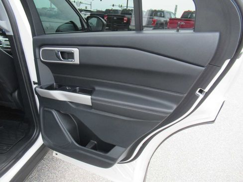 Used 2024 Ford Explorer XLT w/ Equipment Group 202A AWD/4WD image 22