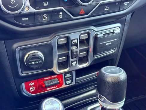 Used 2020 Jeep Gladiator Rubicon w/ LED Lighting Group AWD/4WD image 25