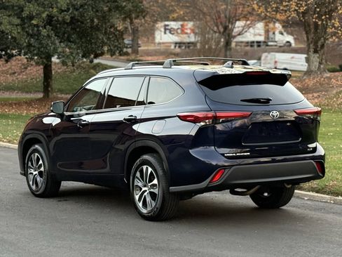 Used 2021 Toyota Highlander XLE FWD image 9
