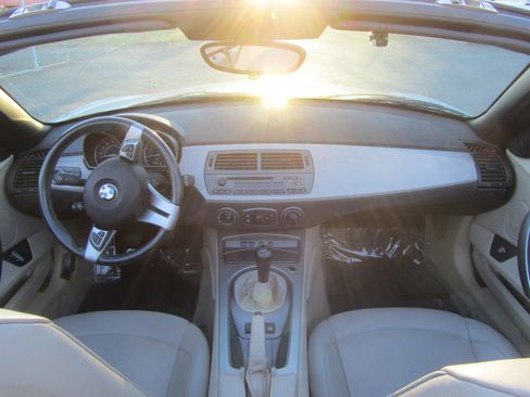 Used 2004 BMW Z4 2.5i image 15