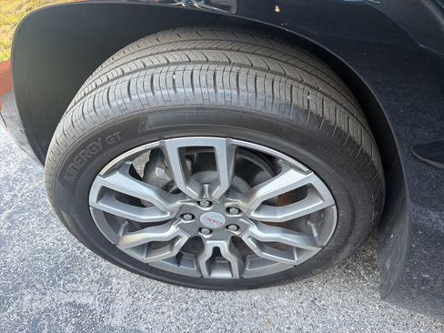 Used 2024 GMC Terrain Denali w/ Denali Premium Package AWD/4WD image 12
