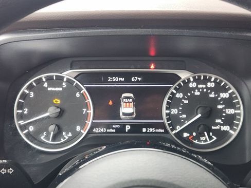 Used 2023 Nissan Rogue SV image 11