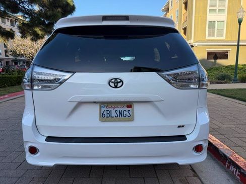 Used 2015 Toyota Sienna SE Premium FWD image 21