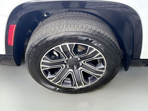 Used 2024 Jeep Wagoneer L Series II w/ Flexible Seating Group image 33