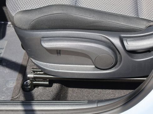 Used 2025 Kia Soul LX w/ LX Technology Package FWD image 24