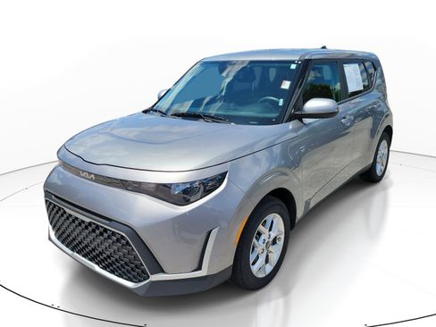 Certified 2025 Kia Soul LX FWD image 3