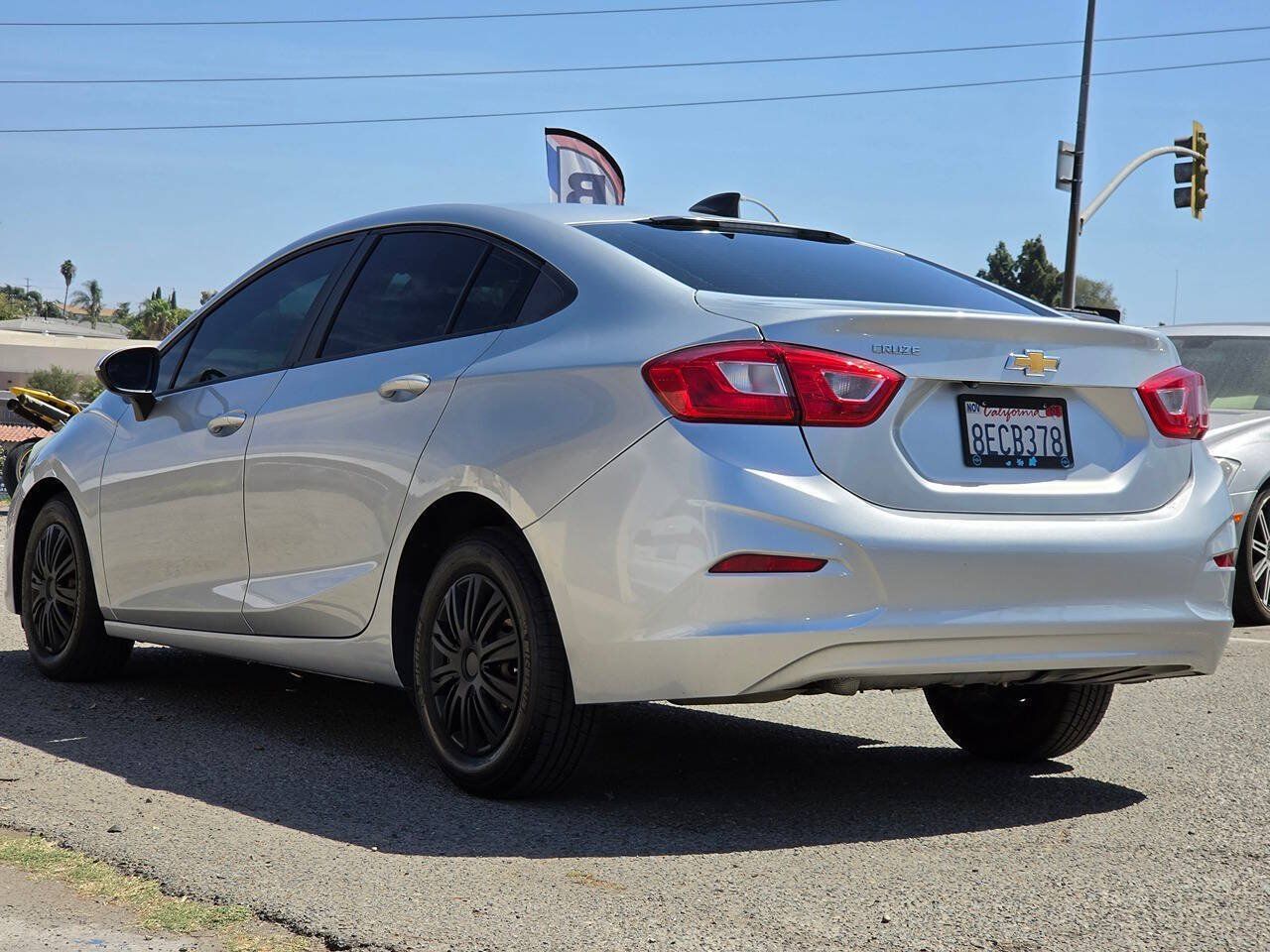 Used 2018 Chevrolet Cruze LS FWD image 11