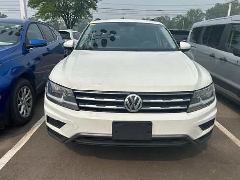 Used 2021 Volkswagen Tiguan SE w/ Panoramic Sunroof Package FWD image 2