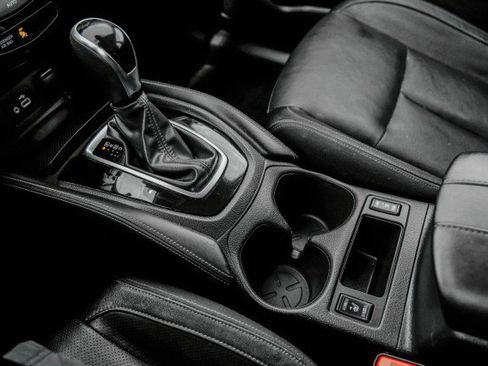 Used 2018 Nissan Rogue SL w/ Premium Package image 25