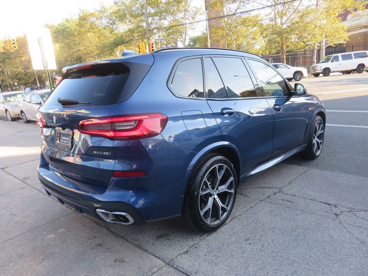 Used 2019 BMW X5 xDrive40i w/ M Sport Package AWD/4WD image 4