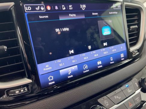 Used 2024 Chrysler Pacifica Touring-L image 14