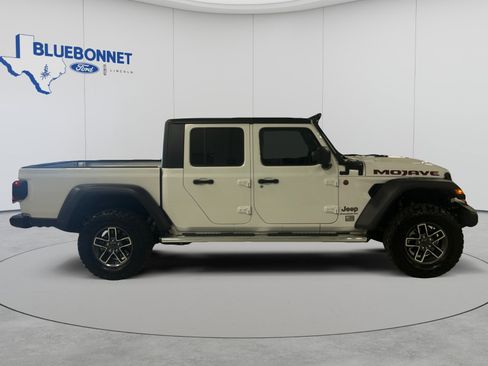 Used 2025 Jeep Gladiator Mojave w/ Convenience Group AWD/4WD image 4