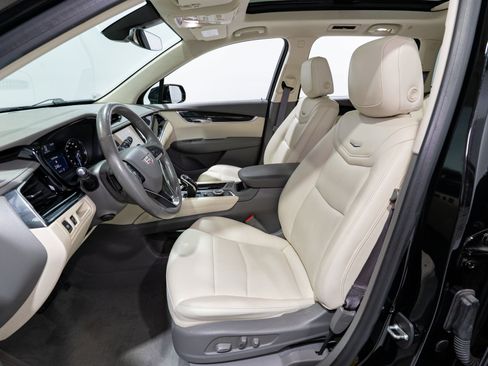 Used 2020 Cadillac XT6 Premium Luxury w/ LPO, Floor Liner Package AWD/4WD image 15