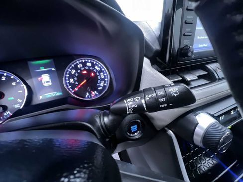 Used 2021 Toyota RAV4 XLE image 19