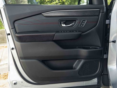 Used 2026 Honda Pilot Black Edition image 38