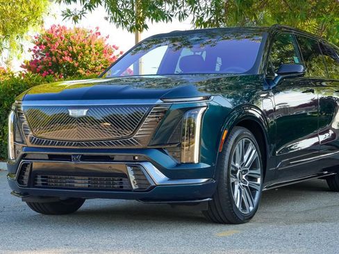 Used 2026 Cadillac Vistiq Platinum image 2