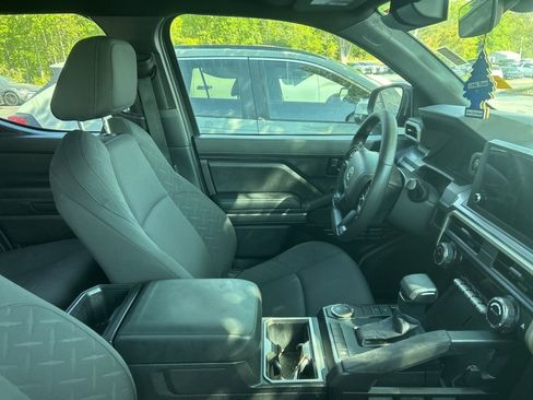 Used 2025 Toyota Tacoma SR5 image 3