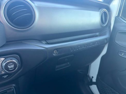 Used 2020 Jeep Wrangler Sport AWD/4WD image 16