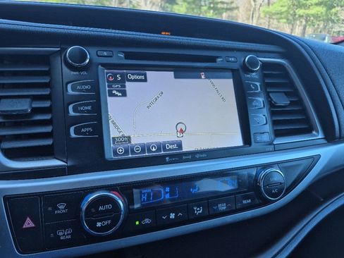 Used 2016 Toyota Highlander XLE AWD/4WD image 27