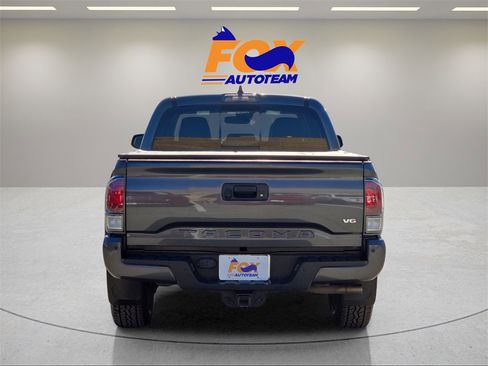 Used 2022 Toyota Tacoma Limited image 4