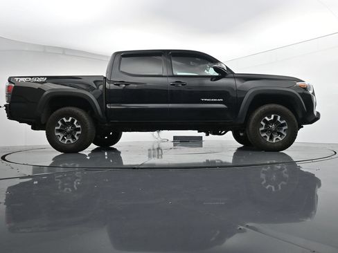 Used 2022 Toyota Tacoma TRD Off-Road w/ Technology Package AWD/4WD image 35
