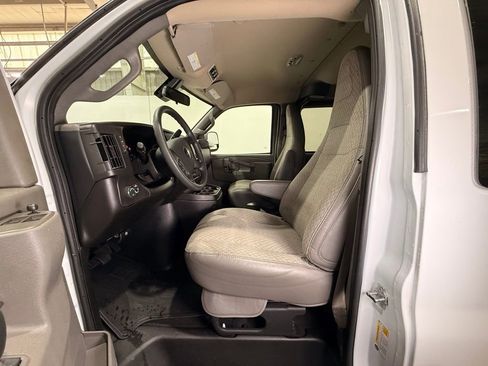 Used 2024 Chevrolet Express 3500 LT w/ LT Preferred Equipment Group RWD image 17