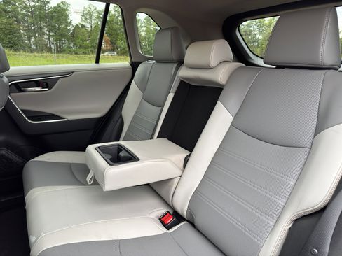 Used 2022 Toyota RAV4 Limited image 20