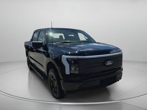 Used 2025 Ford F150 Lightning XLT image 4