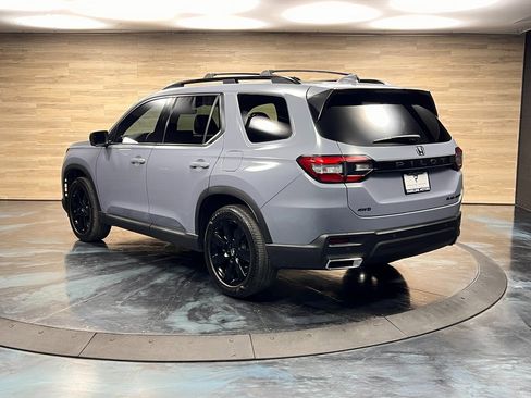 Used 2025 Honda Pilot Black Edition image 17