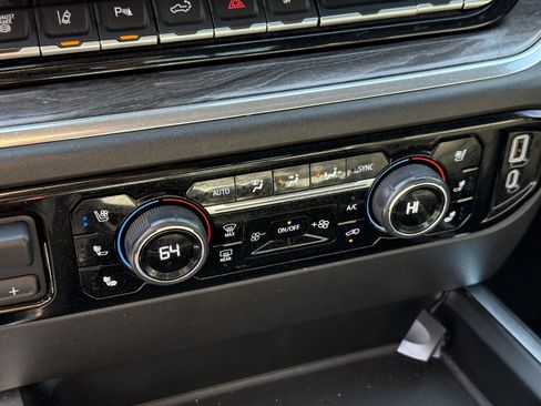 Used 2024 Chevrolet Silverado 2500 LTZ w/ LTZ Convenience Package image 22