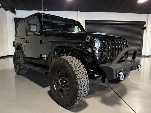 Used 2018 Jeep Wrangler Sport AWD/4WD image 3