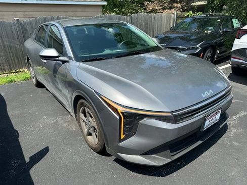 Used 2025 Kia K4 FWD image 3