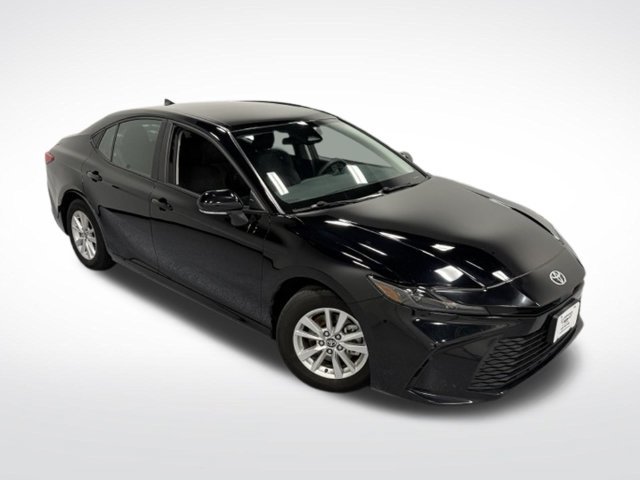 Used 2025 Toyota Camry LE FWD image 32