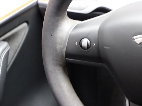 Used 2023 Tesla Model Y 2WD image 31